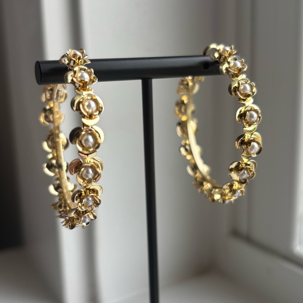 NWT Gold Plated Pearl Flower Large Hoop Earrings Statement Luxe Floral Hoops